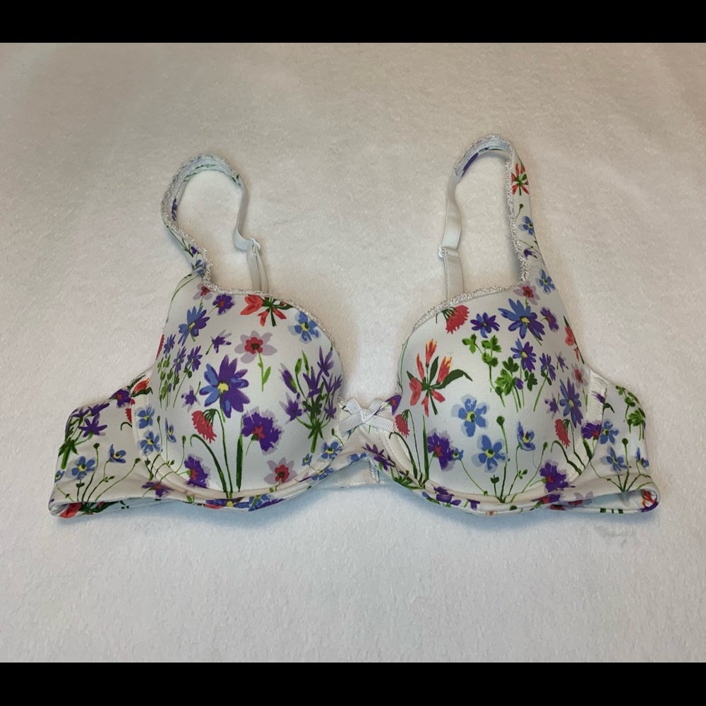White Flower Patterned Gap Body Bra